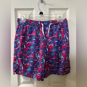 Vineyard Vines men’s seahorse printed broad shorts!!